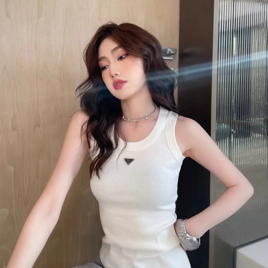 

Summer High-Rise Slim Fit Stretch Vest Metal Triangle Detail All-Match Inner Sling Top Women's Fashion Casual Wear
