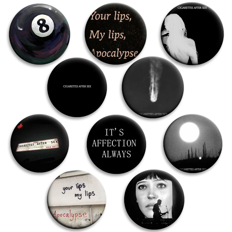 58mm I Love Emo Boys amarillo sonrisa suave botón Pins es una acción siempre broche tus labios mis labios Apocalipsis insignia bolsa sombrero Decoración