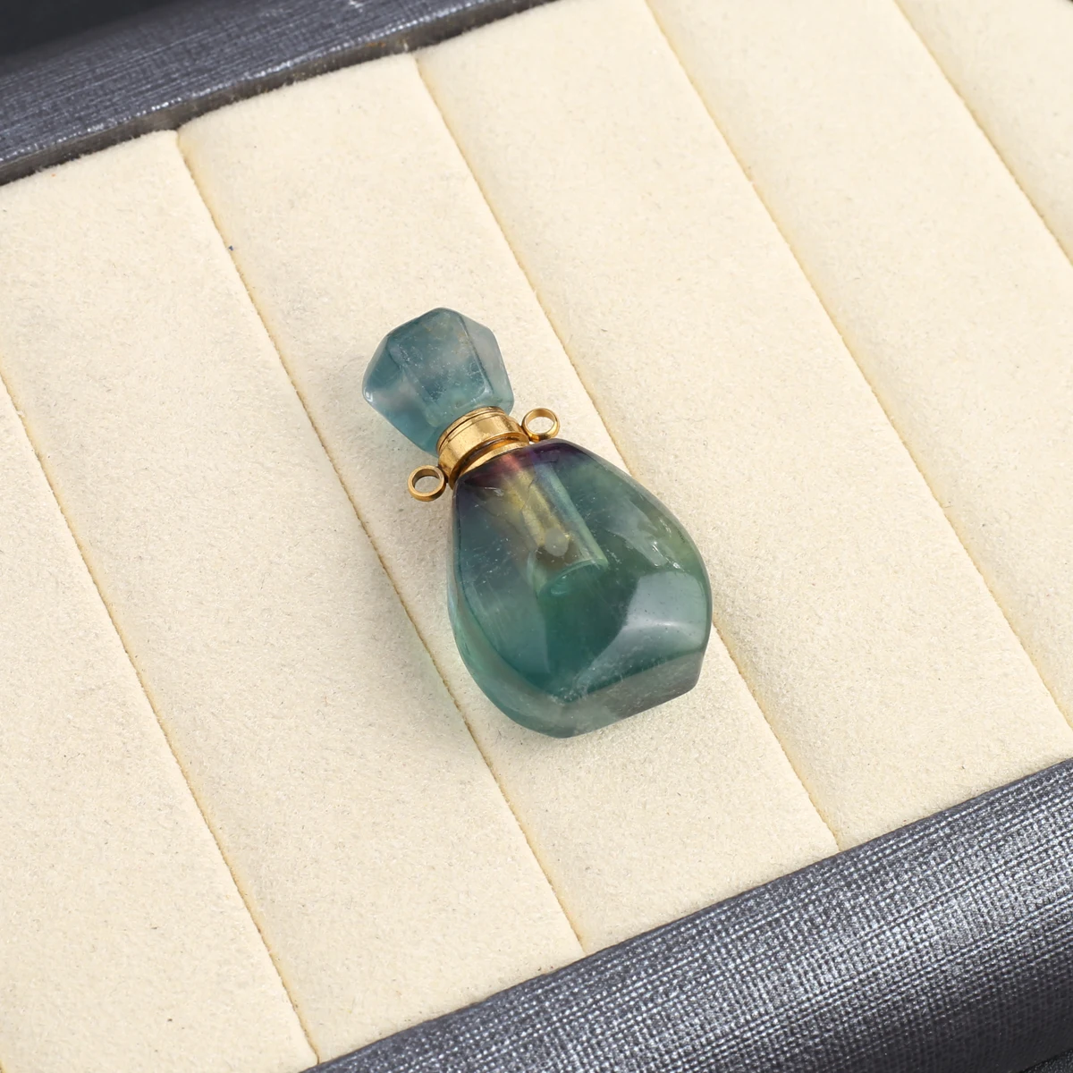 Natural Stone Green Fluorite Perfume Bottle Pendants For Necklace Reiki Essential Oil Diffuser Bottle Charm Women Necklace Gift
