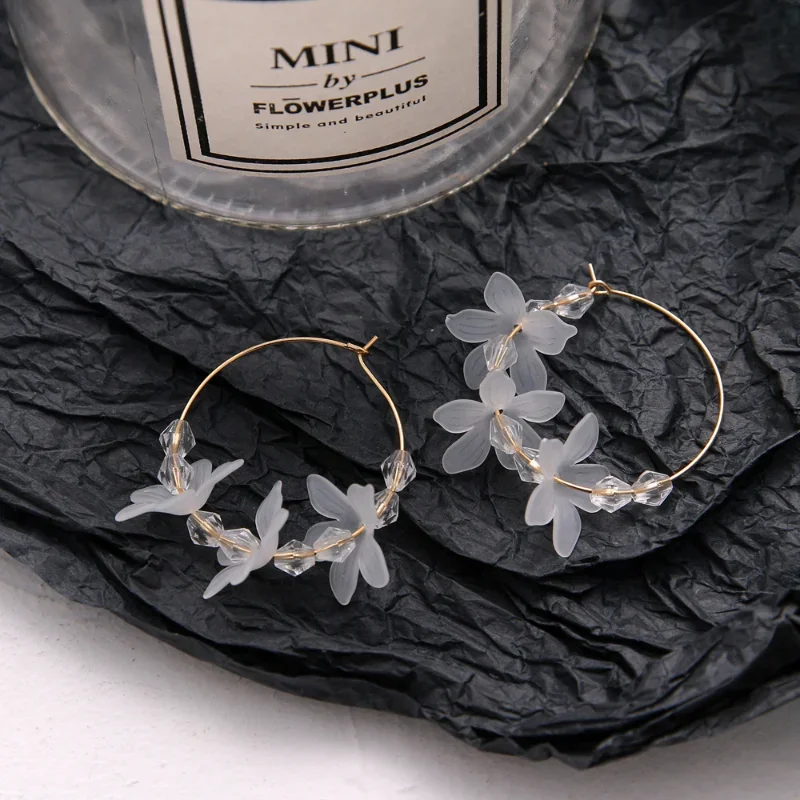 Pendientes colgantes de flores acrílicas blancas para mujer, cadena de borlas de aleación acrílica, pendientes femeninos de cristal, regalos de joyería para fiesta