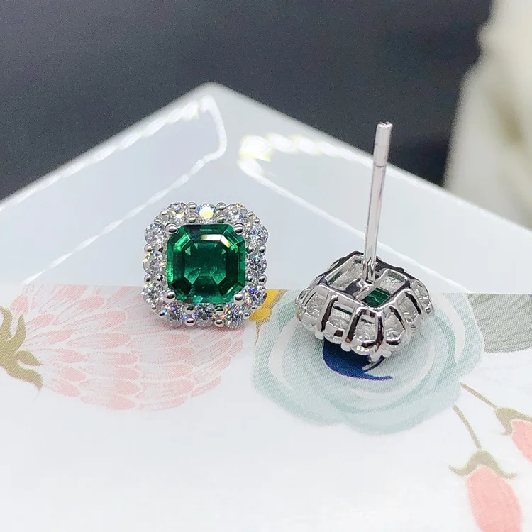 

New PT950 platinum ladies earrings, fresh 50 points emerald earrings, platinum fashion trend earrings for girlfriend gifts