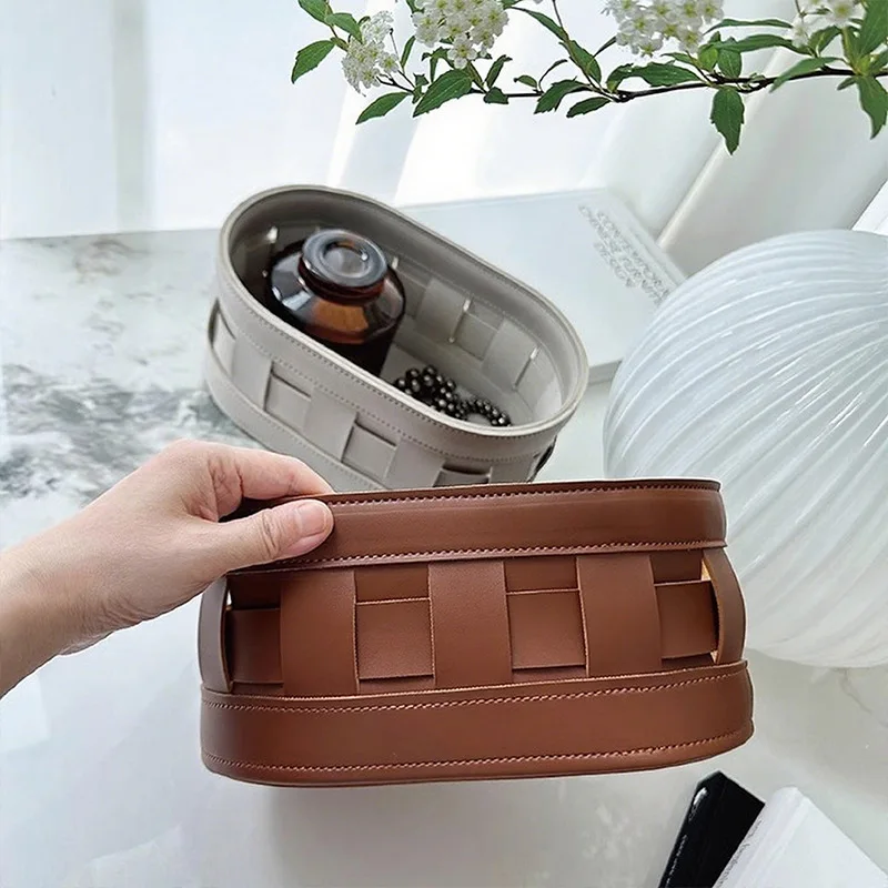 

Nordic desktop cosmetics storage hand woven saddle leather desktop remote control office supplies snack storage basket