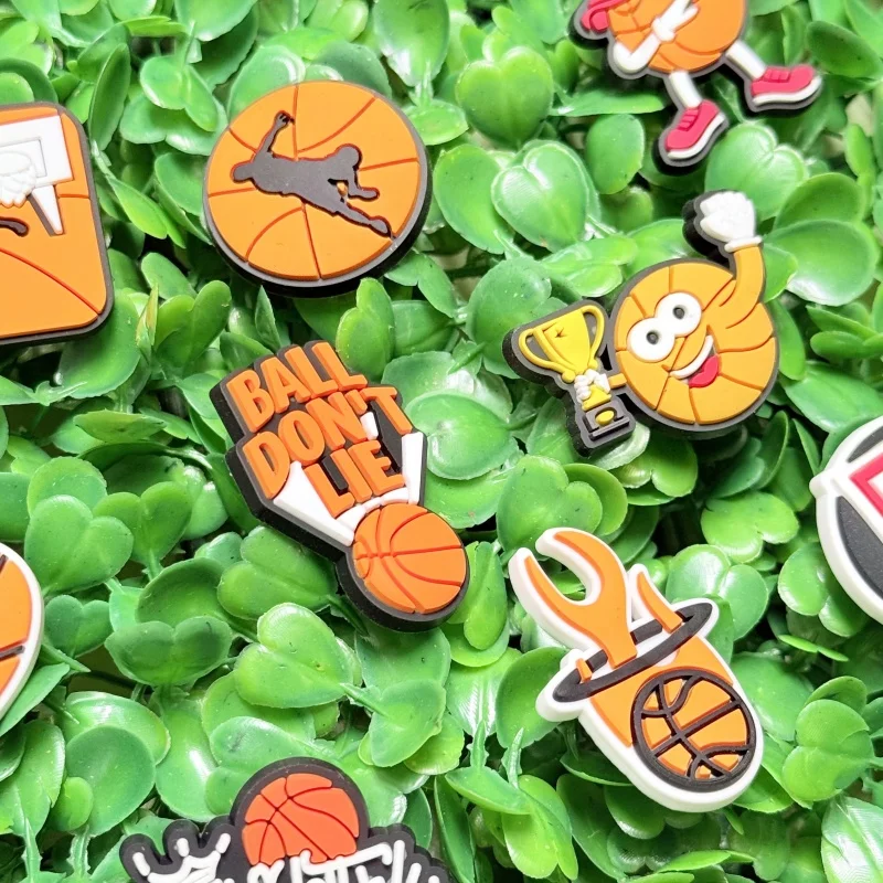 มาใหม่ 1-18pcs บาสเกตบอล Love PVC รองเท้า Charms สําหรับ Clogs Pins Garden รองเท้าปุ่มตกแต่งรองเท้าแตะรองเท้าอุปกรณ์เสริม