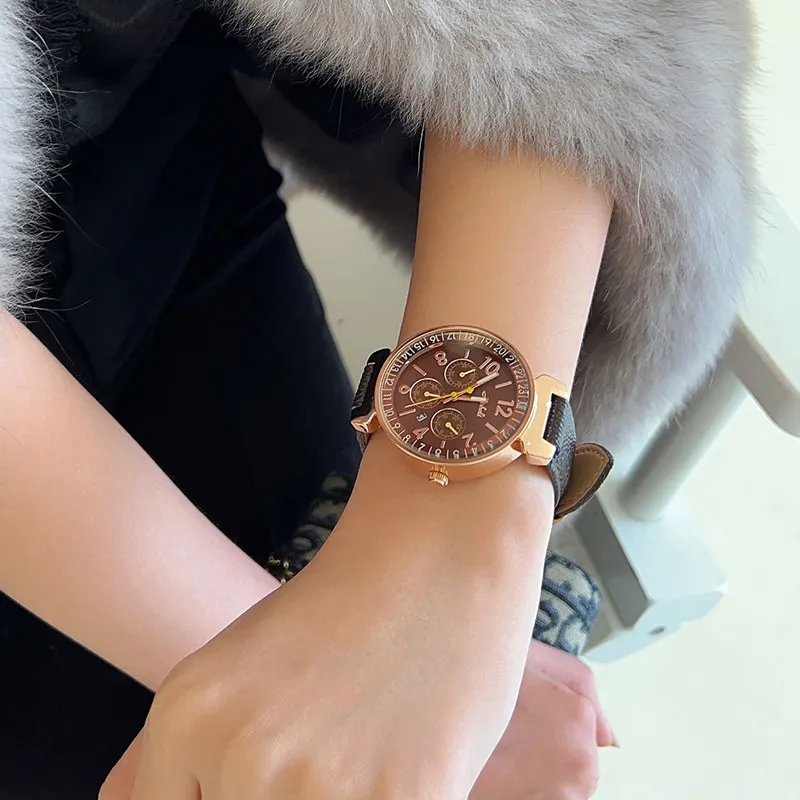 Vintage-style luxury leather watch: a stylish, high-quality quartz timepiece perfect for the workplace—the ideal gift for women