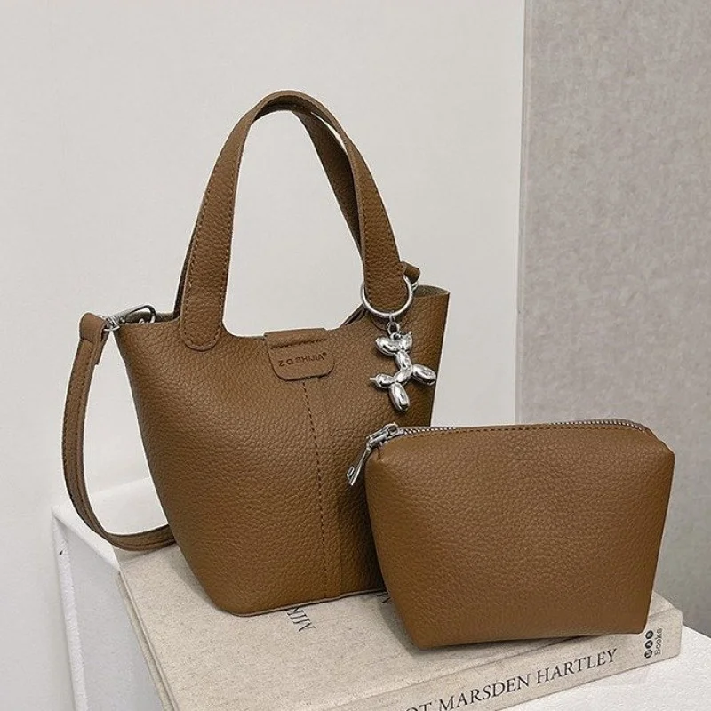 

Elegant Leather Tote Bag For Women With Large Capacity Messenger Design High-end Minimalist Solid Color