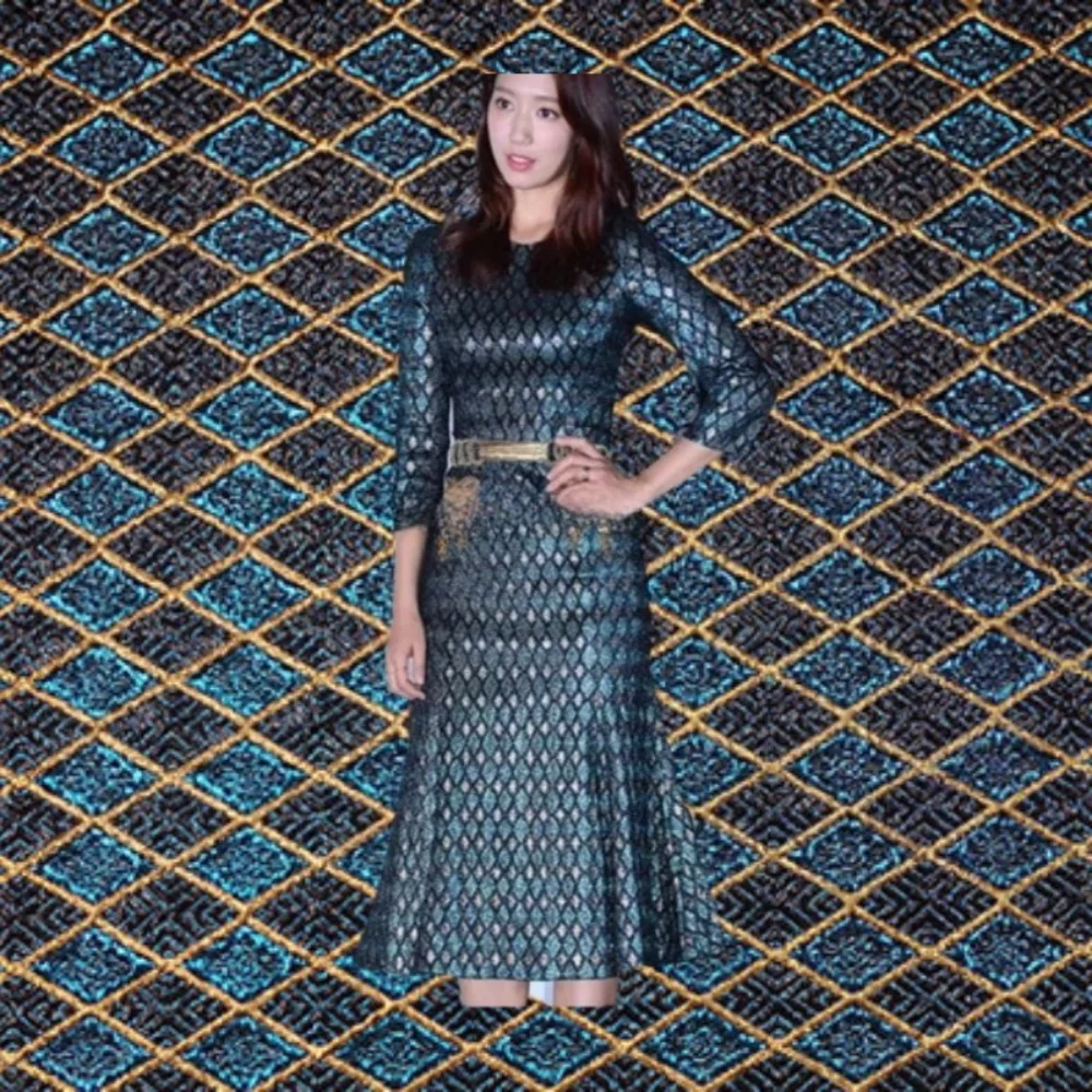 

Позолоченная парча, жаккардовая ткань, ромбовидная пряжа, окрашенная в виде платья, золотая сумка, ткань для одежды, европейский бренд, модный дизайн, пришить метрам