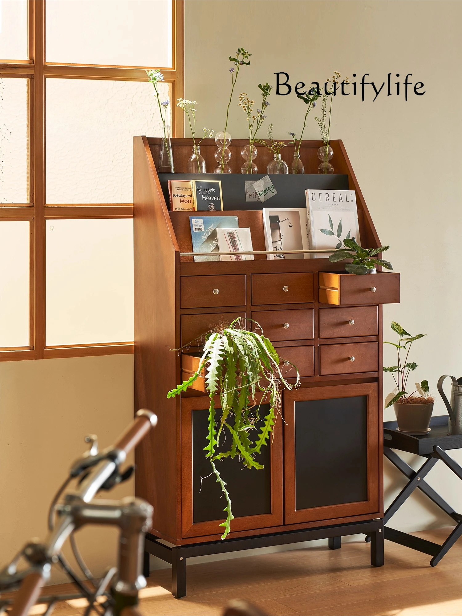 

Shizhi side cabinet retro solid wood medieval decorative cabinet magazine storage household multi-functional locker