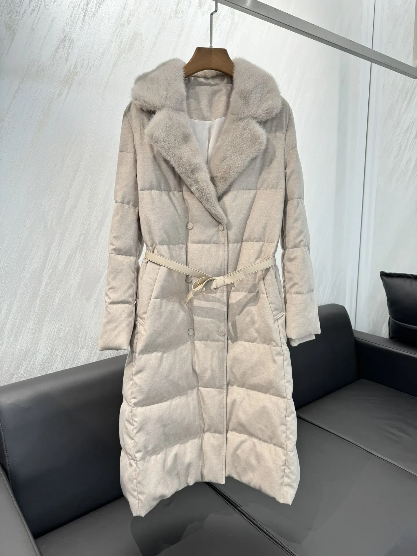 2024 Winter New Women's Clothing Classic and fashionable mink patchwork collar cashmere long down jacket 1112