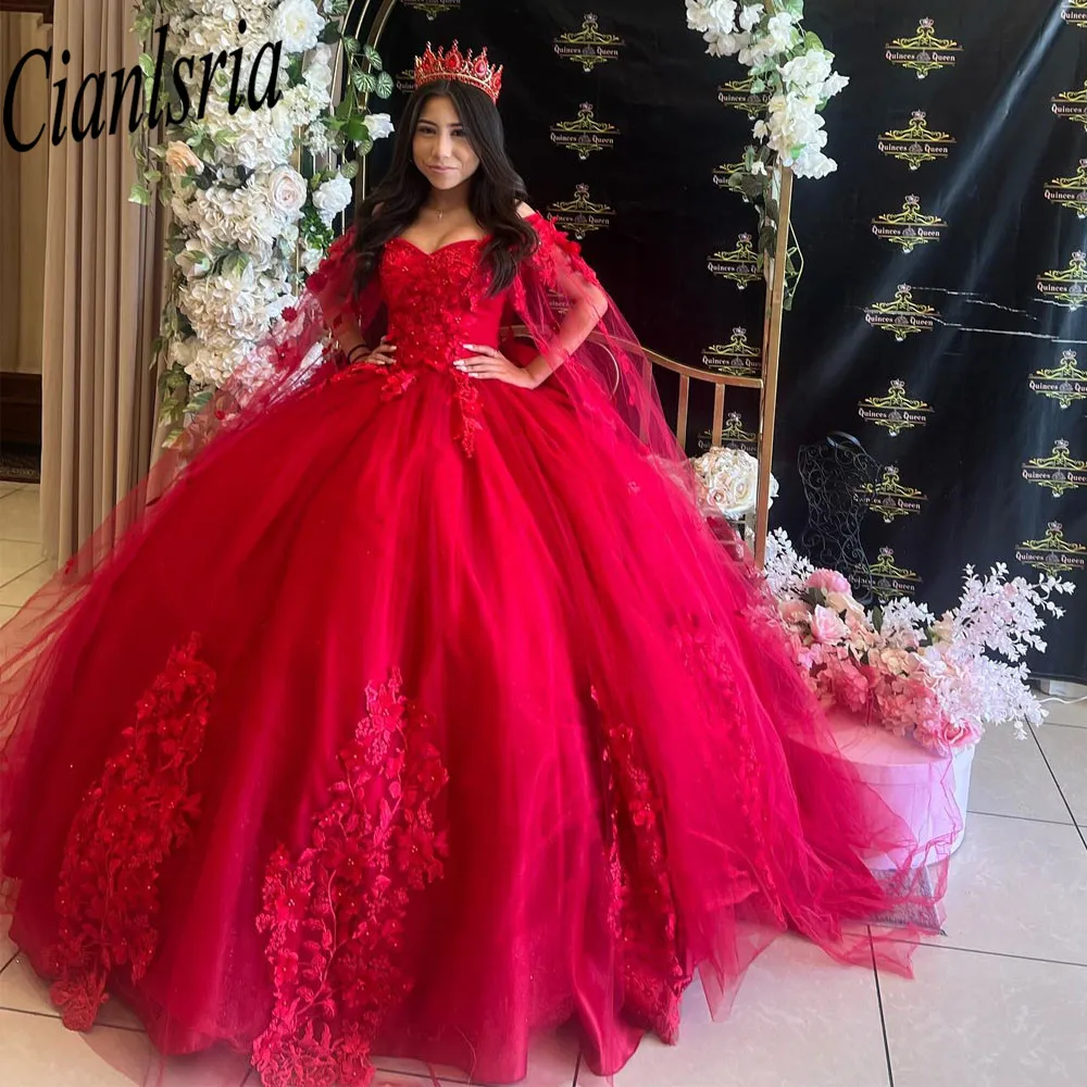 فساتين Quinceanera حمراء على شكل كرات مزينة بالورود من الكريستال الحلو 16 فستان مع عباءة حفلة عيد ميلاد