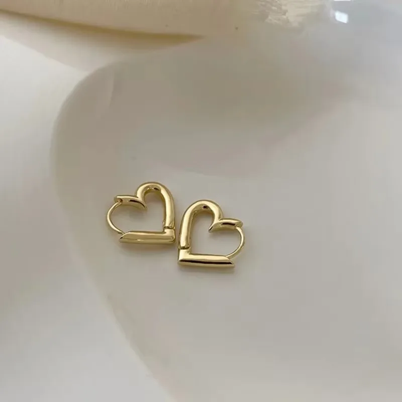 Fashion Women Silver Color Hollow Heart Earrings Korean Trendy Love Earrings Simple Small Exquisite Metal Jewelry Party Gift