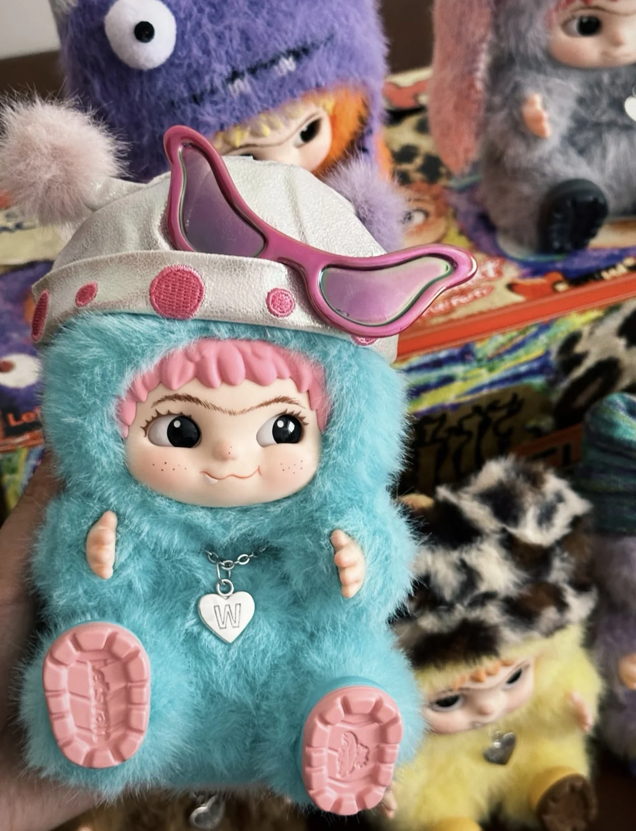 

HOT Wakuku Aw Fuzzy Trend Fun Party Series Blind Box Doll Bag Pendant Pain Decoration Ornament Mystery Box Cute Birthday Gift