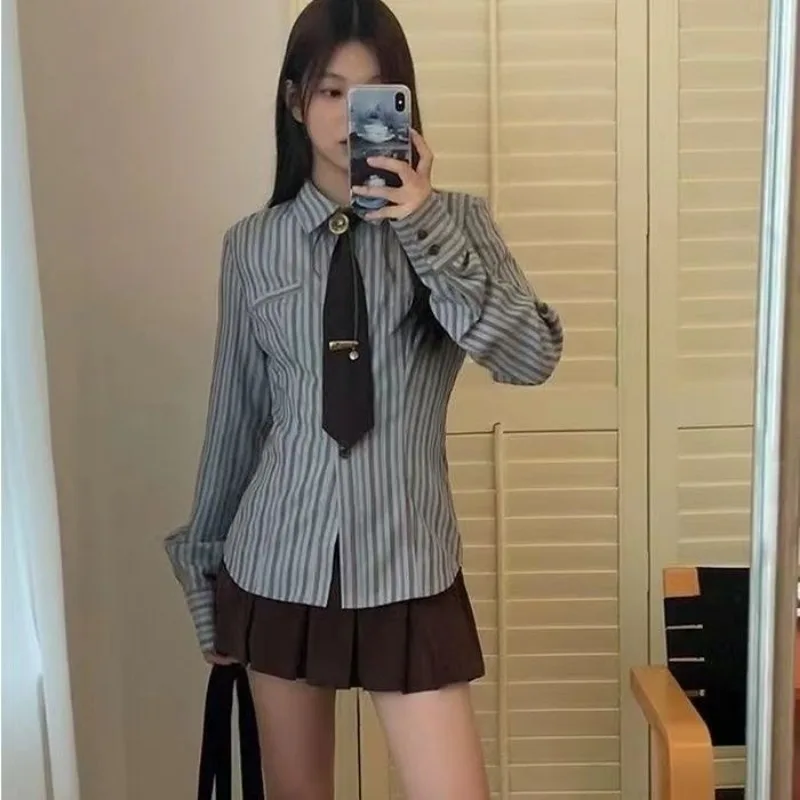 Рисунок 5 - Полосатая женская рубашка QWEEK