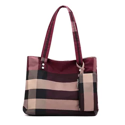 Moda donna grandi borse Tote borsa da spiaggia estiva borsa in Nylon grande capacità temperamento ragazza tutto-fiammifero BagsTrend Plaid estate