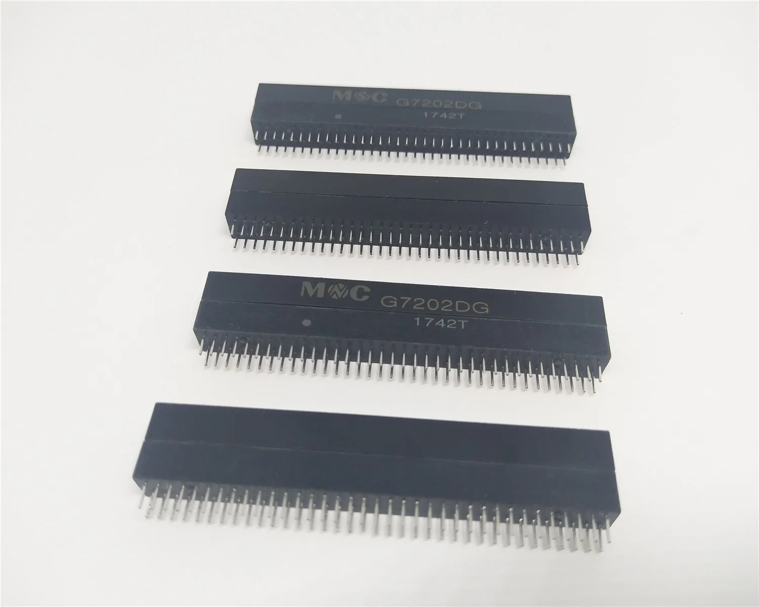 

2PCS G7202DG G7202 DIP72
