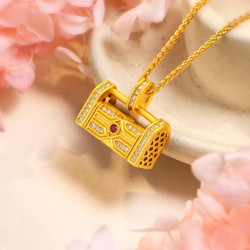 Hollow point drill hidden heart lock pendant small fashion design retro style collarbone chain 9999gold
