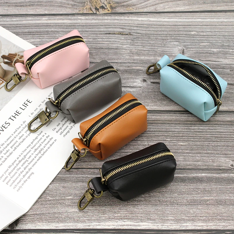 Dog Poop Bag Holder, Dog Poop Bag Dispenser with Metal Carabiner Clip, Sturdy and Guaranteed Leakproof Bag Holders for Leashe