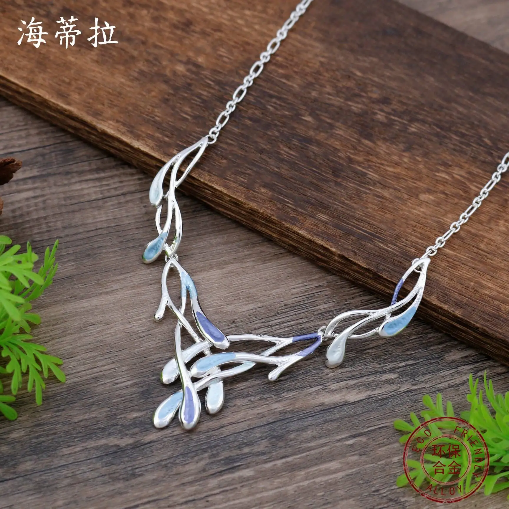 Enamel Hollow Irregular Petal Necklace for Women, Creative Floral Pendant Jewelry, Minimalist Elegant Fashion Statement Chain