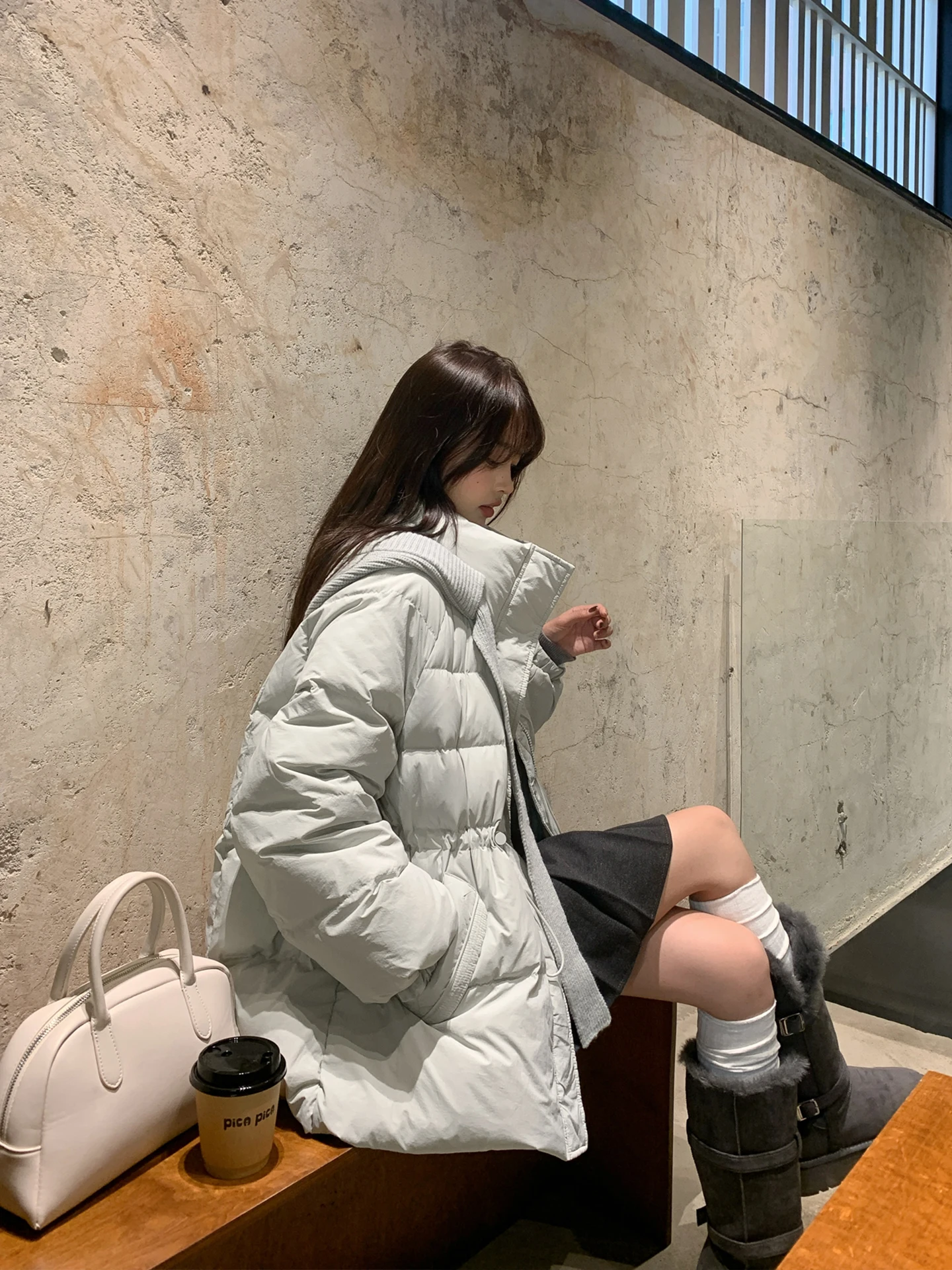 

Утягивающее синее пуховое женское пальто средней длины Jaet, корейское теплое пальто с наполнителем, повседневная возрастная верхняя одежда с застежкой на талии