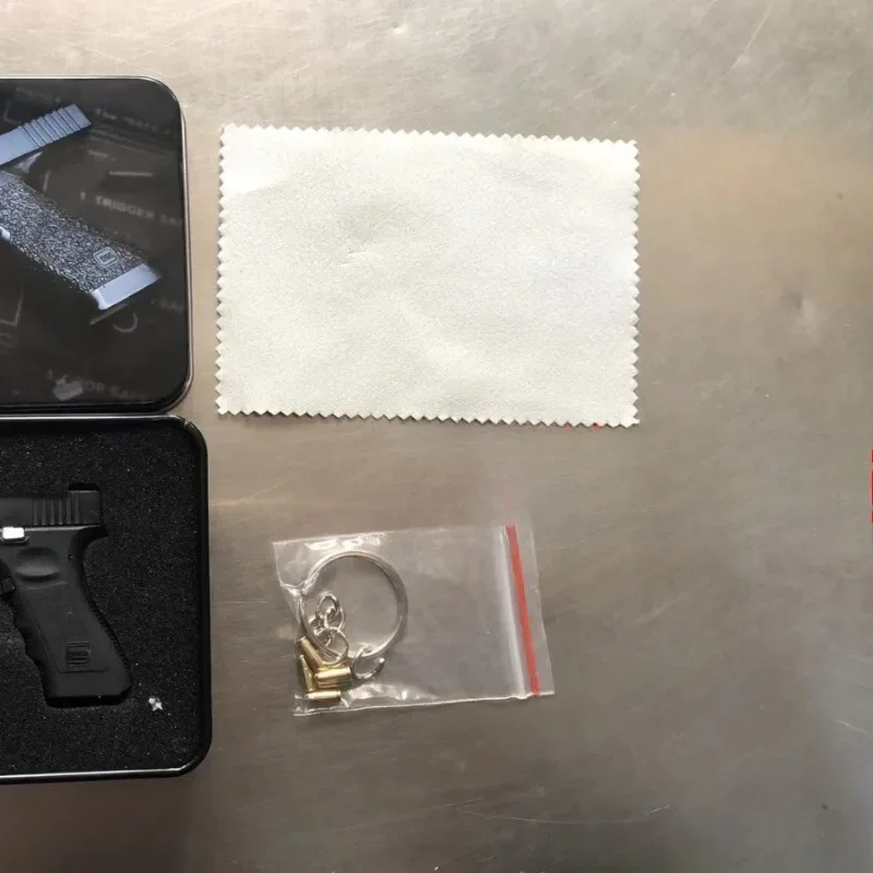 1PC Alloy Empire 1:3 with Keychain Pistol Model Ornaments Simulation Detachable Soldier Equipment with Bullets Decorative Toys