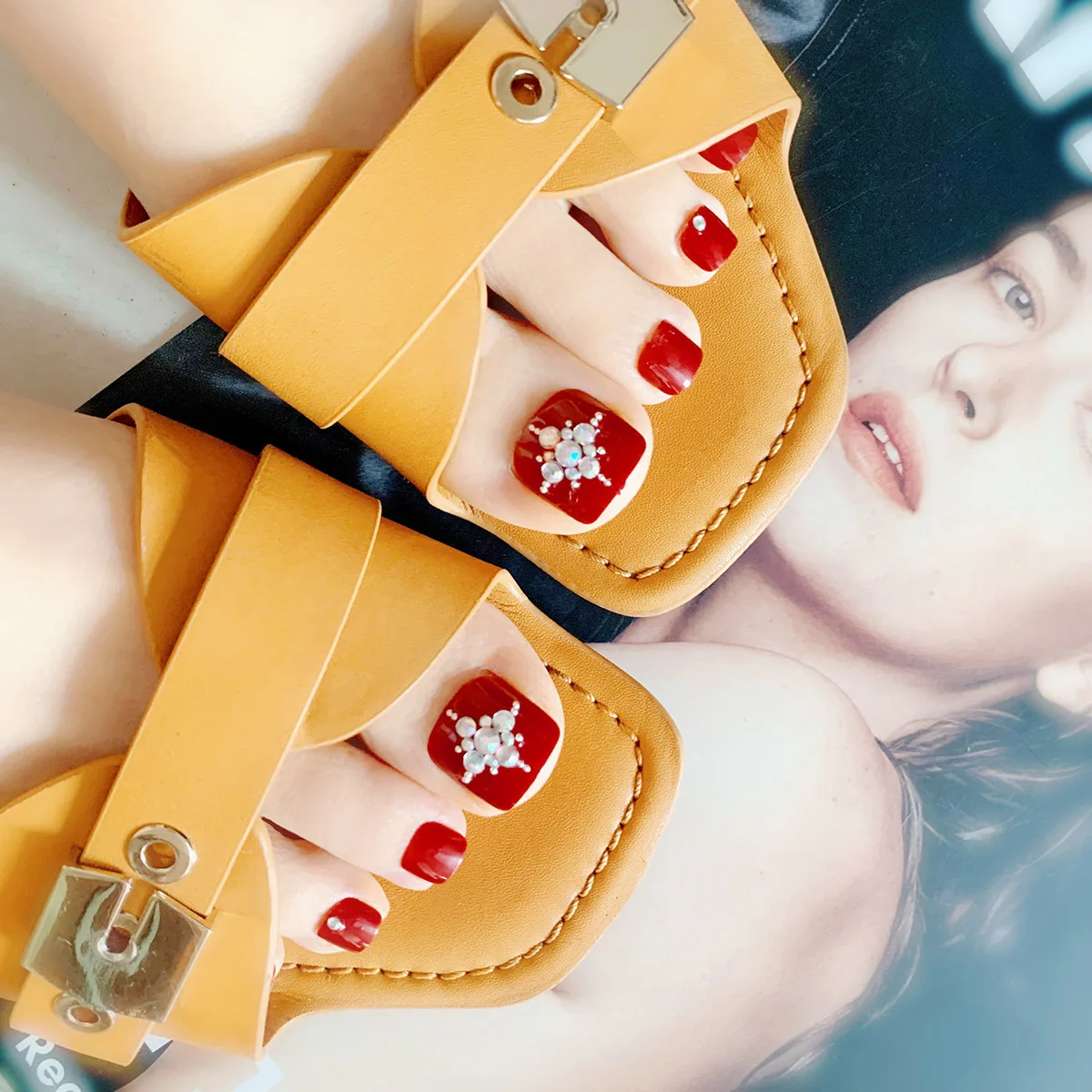 

24pcs Wine Red Solid 3D Pearl & Rhinestone Toe Nails - Unique Press-On Pedicure Set in Multiple Sizes