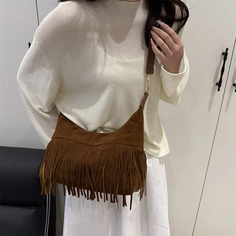 

Retro Tassel Shoulder Bag for Women, Fashionable and Casual, Versatile Crossbody Bag, Trendy Armpit Bag