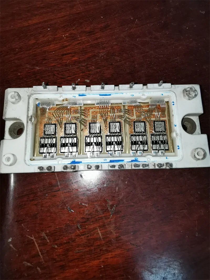 Il modulo BSM50GD120DN2 in stock ha utilizzato il test pass (1 pezzo)