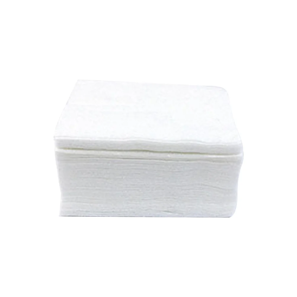 100 szt. płatków kosmetycznych 6x7 cm, jednowarstwowe, naturalne, cienkie, do pielęgnacji skóry, usuwania lakieru do paznokci, pakowane w plastikowe pudełko.