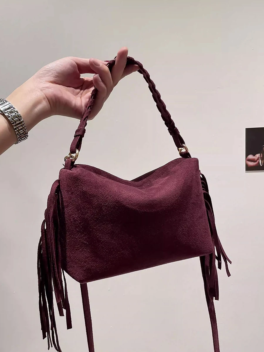 

Шикарные замшевые сумки с кисточками, женские осенне-зимние новые универсальные сумки большой вместимости на одно плечо, модная однотонная сумка