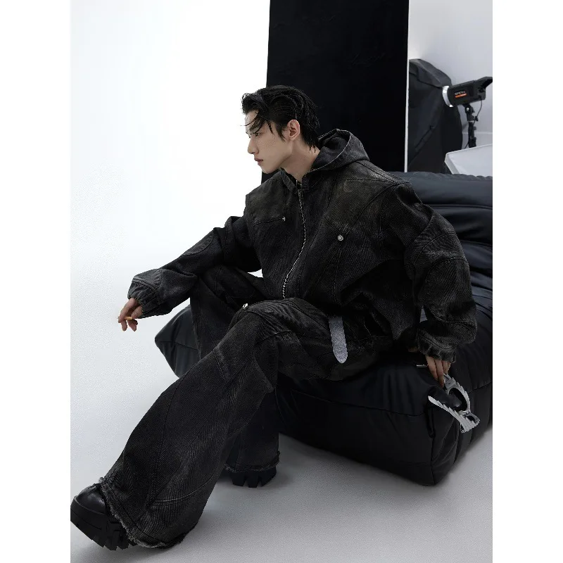 

2024. Мужской джинсовый комплект джинсовой ткани с капюшоном и джинсами с металлическими украшениями. Винтажные тяжелые подушечки с высокой эластичностью и низкой талией.