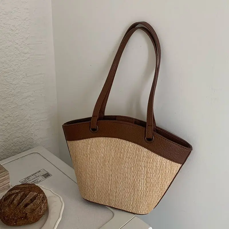 

1pcs Shoulder Crossbody Bag Straw Woven Leather Spliced Bag Large Capacity Beach Vacation Shoulder Bag