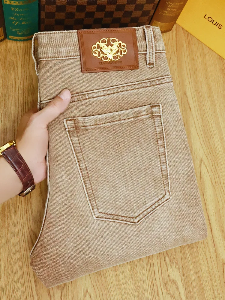 Khaki jeans men in autumn and winter of 2025, high-end light luxury men's clothing, elastic small leg pants