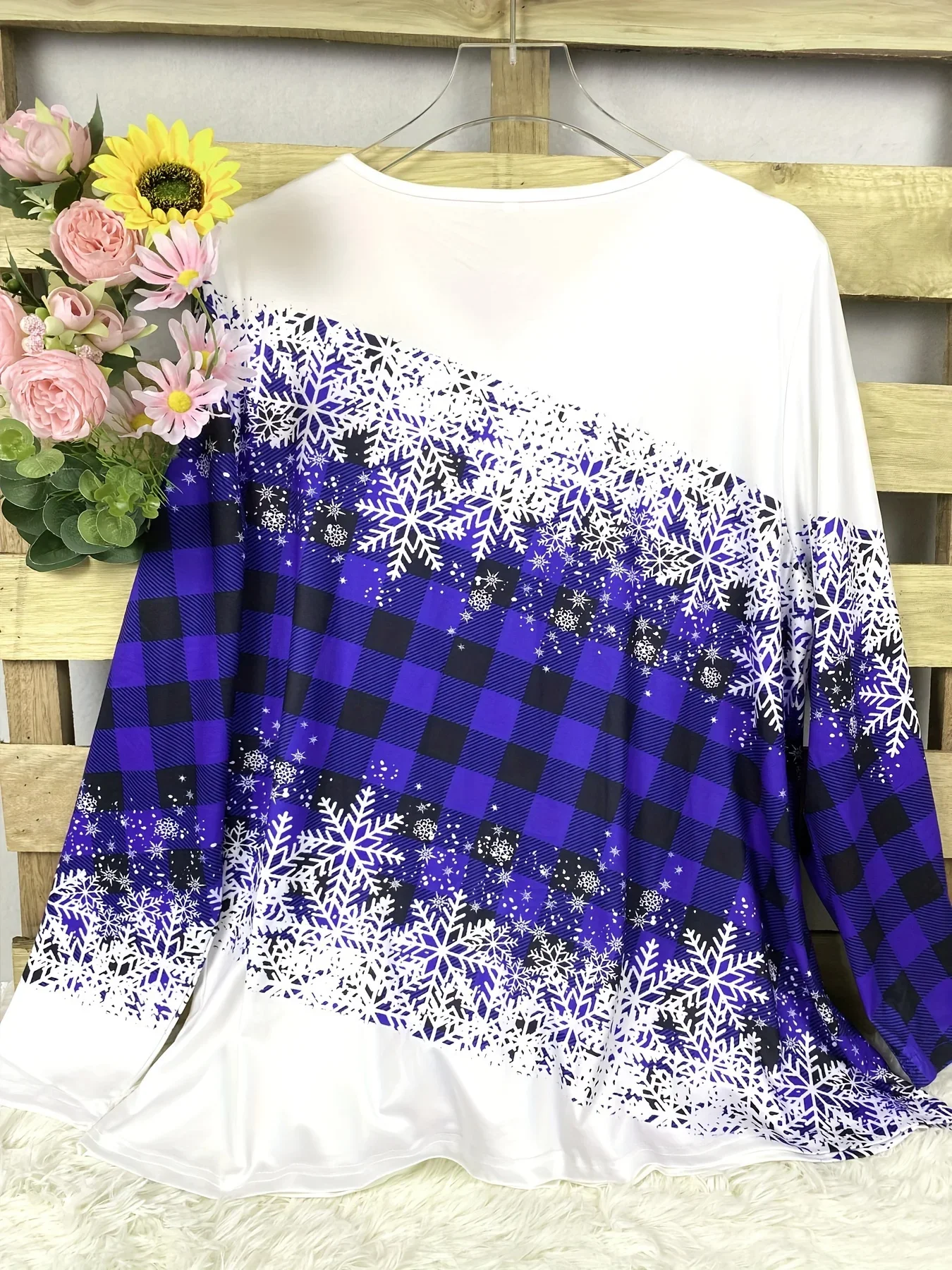 Damen-Weihnachtsshirt in Übergröße mit Karomuster und Schneeflocken-Print, 3/4-Ärmel, Rollkragen, Knopfdetail, lässiges T-Shirt – Detail 6
