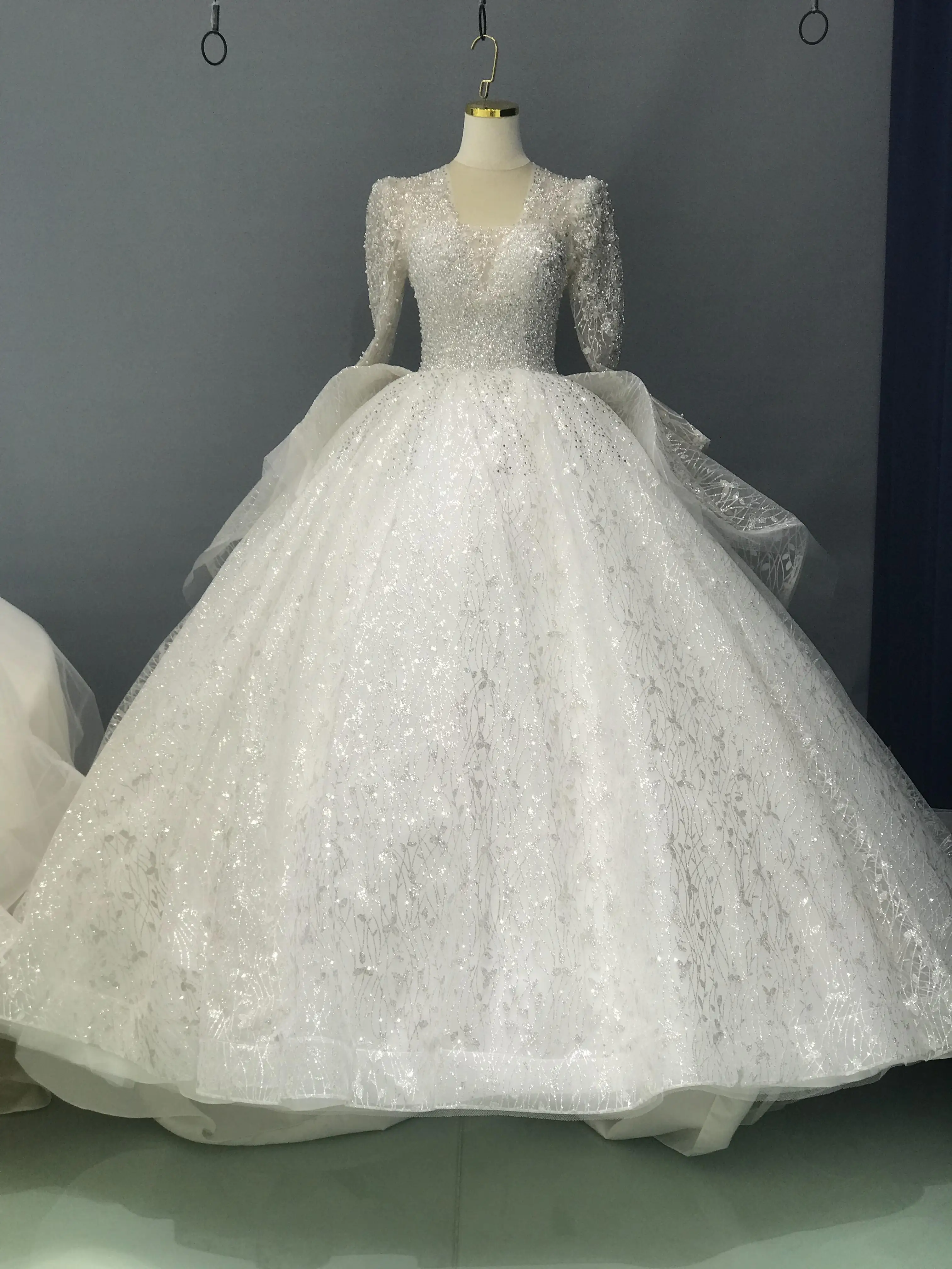 Kiss white Xlove Kollektion 2024 Prinzessin Brautkleider Brautkleid für Braut verfügbar Video anruf zum Check