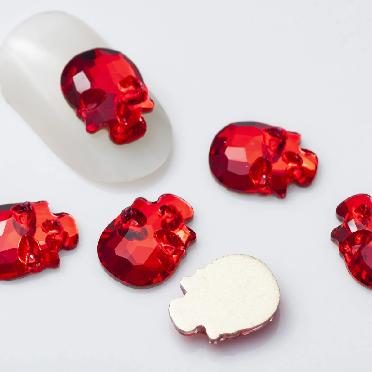 คริสตัลรูปหัวกะโหลกสำหรับตกแต่งเล็บและงานฝีมือ เหมาะสำหรับงานประดับตกแต่ง