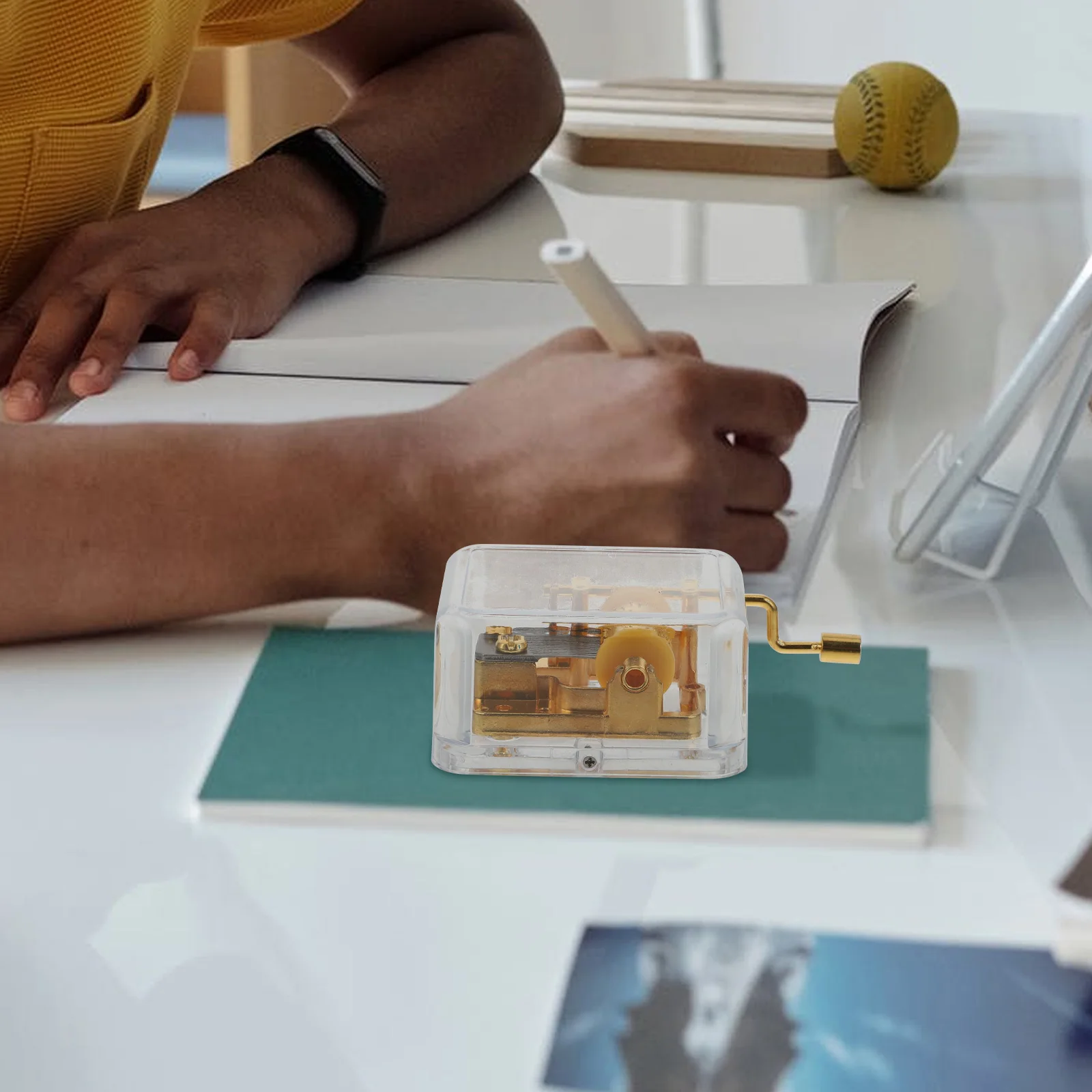 

1Pcs Exquisite Manual Music Box High-Grade DIY Musical Mechanism for Holiday Gift Desktop Adornment Retro Clockwork Sound Device