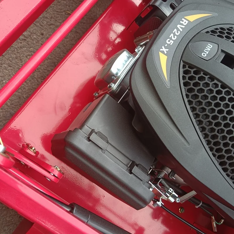 

Customized wheeled remote-controlled lawn mower, fast movement, wireless control for weed-removing robot
