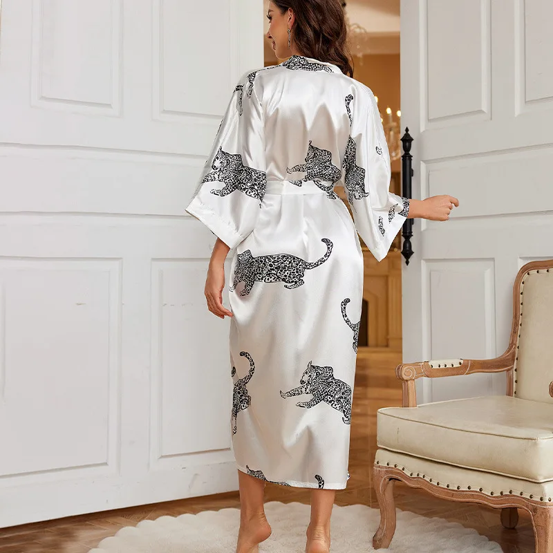 2024 Women Night Robe V-Neck Sexy Silk Robe With Belt Short Satin Kimono Robe Sleepwear Bathrobe Bridesmaid Party Dressing Gown