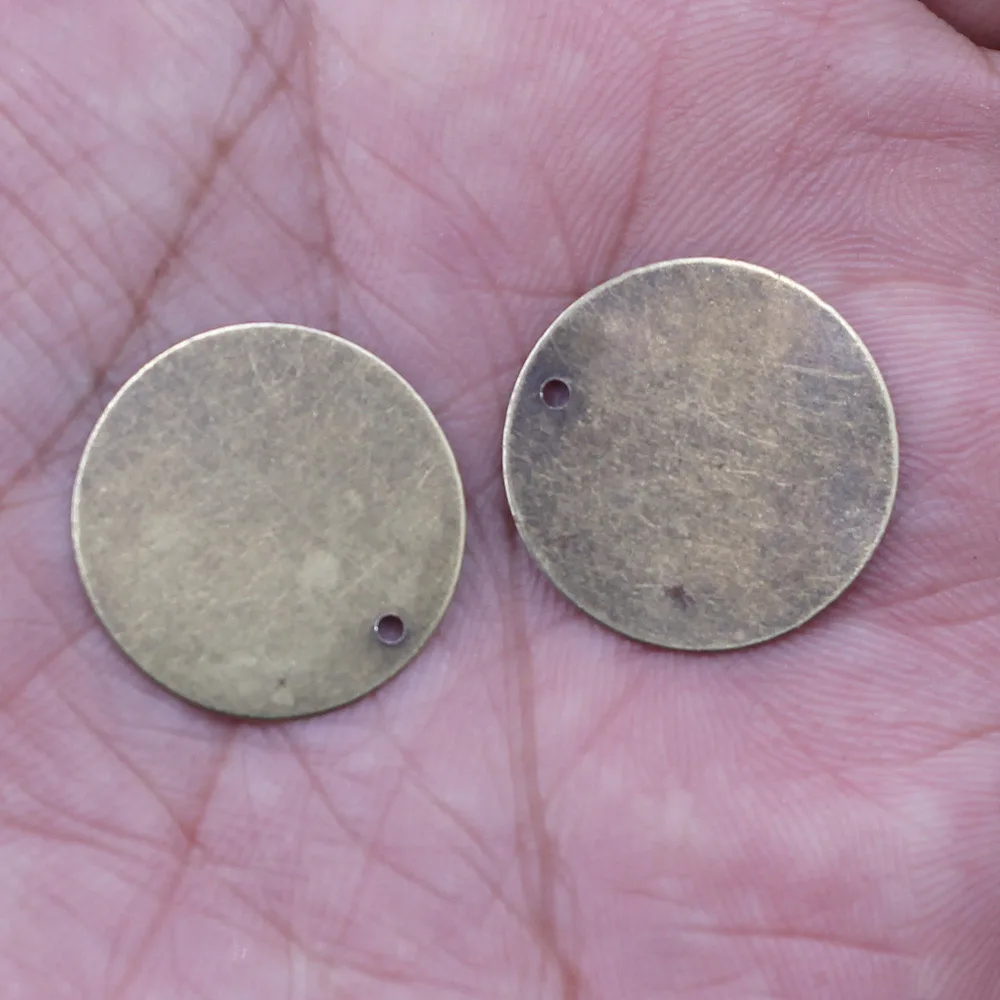 50 Stück Verzierungen filigrane Wraps runde Legierung antike bronzefarbene Dekoration Anhänger Schmuck DIY Zubehör 20mm – Detail 2