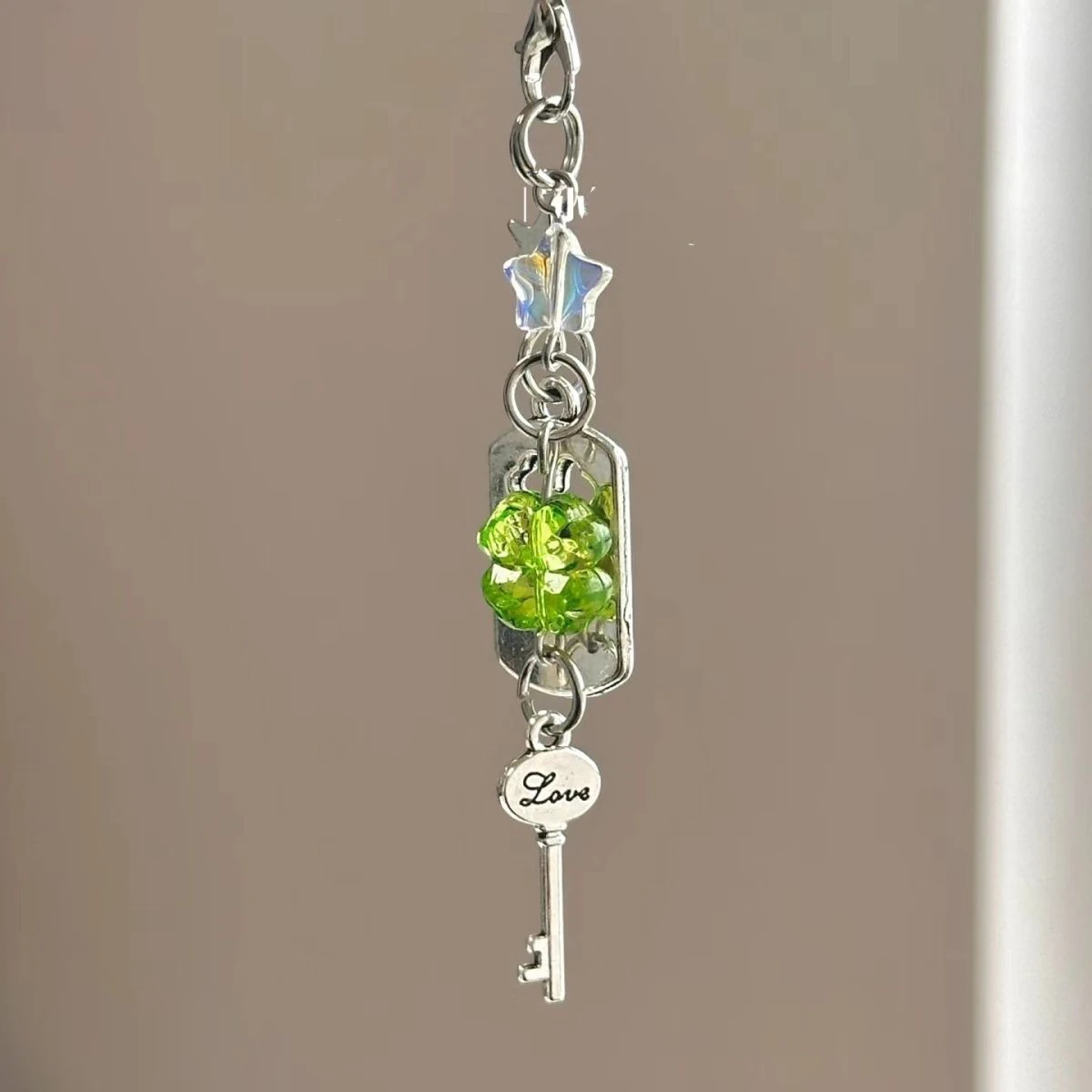 【 Lucky Key 】 Four-leaf Clover Phone Pendant, Bag, Camera, Keychain, Pendant, Simple and Sweet, Ins