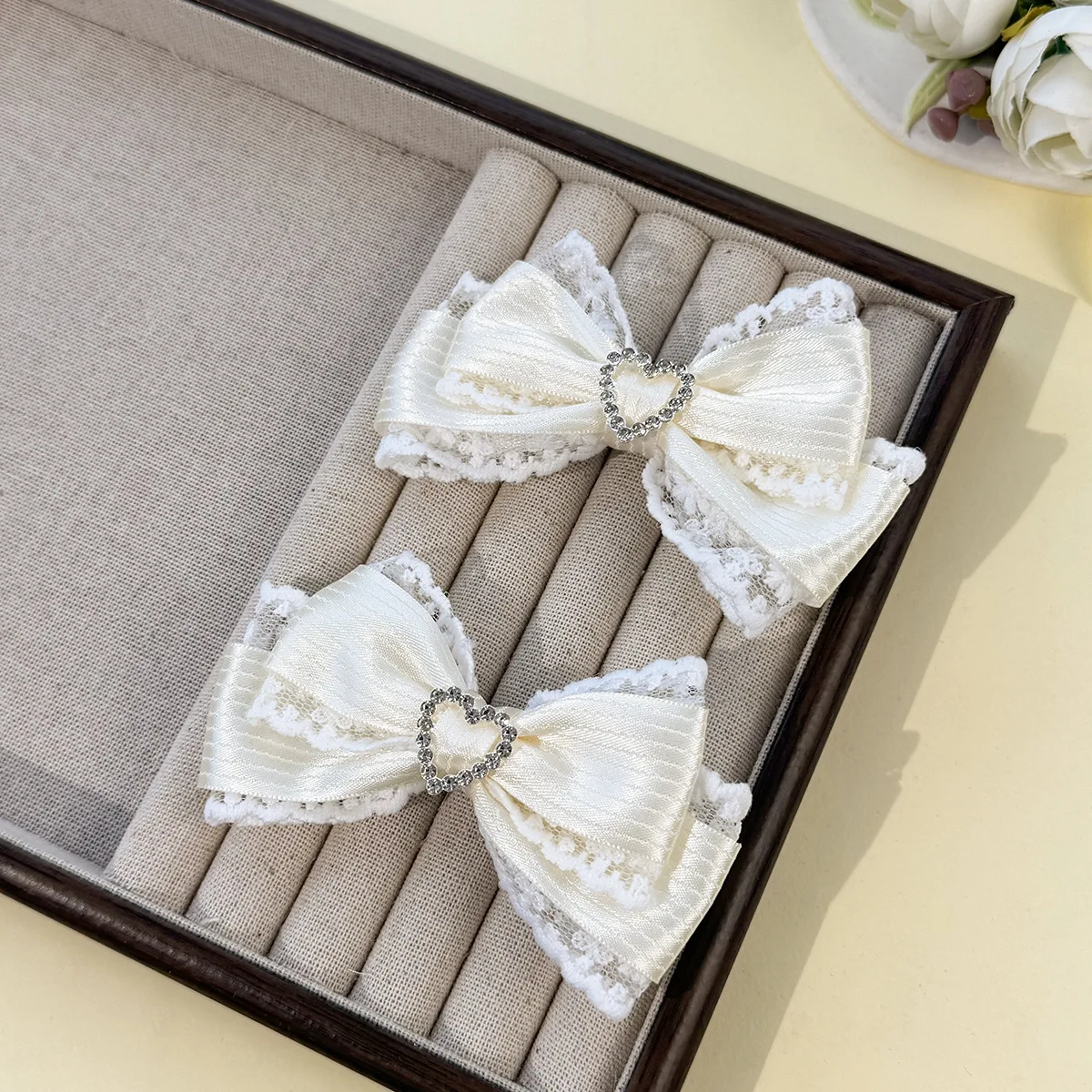 Spitzen-Haarspange mit Streifenmuster und Satinschleife, Herz-Strass-Haarspangen, Damen-Lolita-Haarschmuck für den Alltag, Hochzeit und Partys, Haarspangen für Frauen – Detail 11