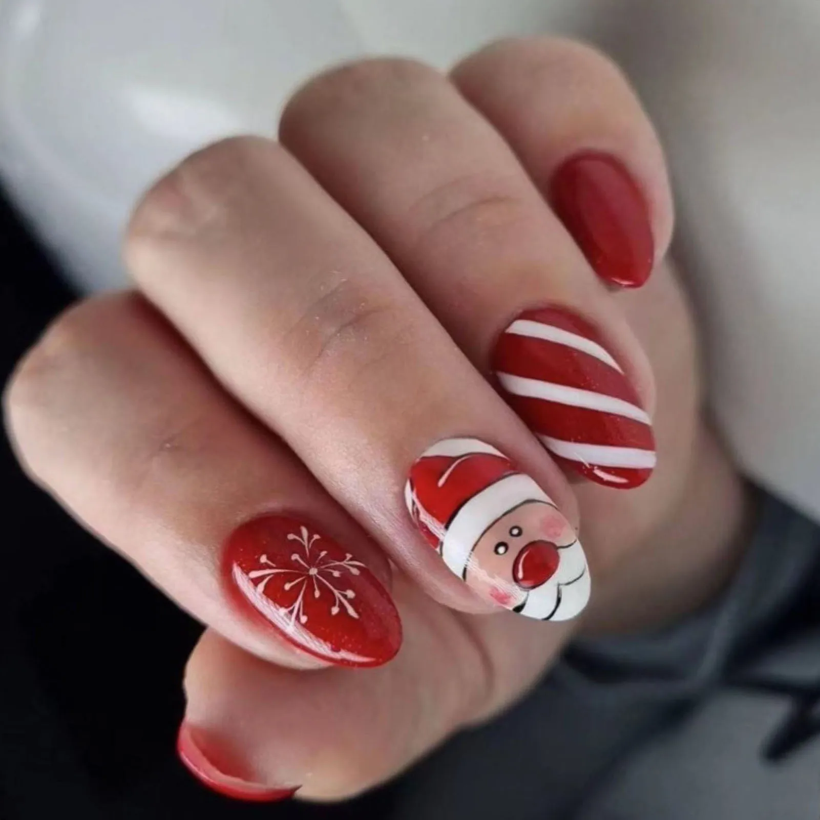 Christmas Fake Nails with Santa Printed Durable & Never Splitting Comfort Fake Nails for Stage Performance Wear