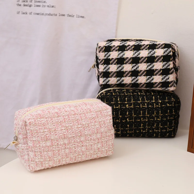 Checkered Makeup Bag for Women Knitted Tweed Coarse Small Cosmetic Bag Travel Makeup Pouch for Women Toiletry Organizer