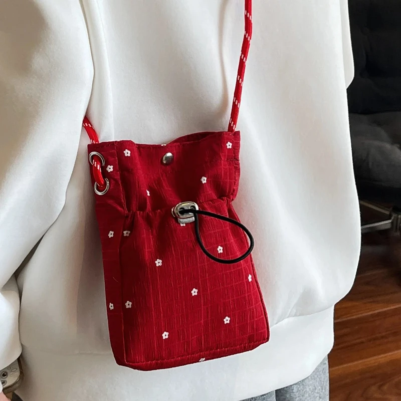 

Новая милая корейская складная сумка-кроссбоди для девочек, летняя версия 2026 года, универсальная сумка через плечо для телефона для женщин