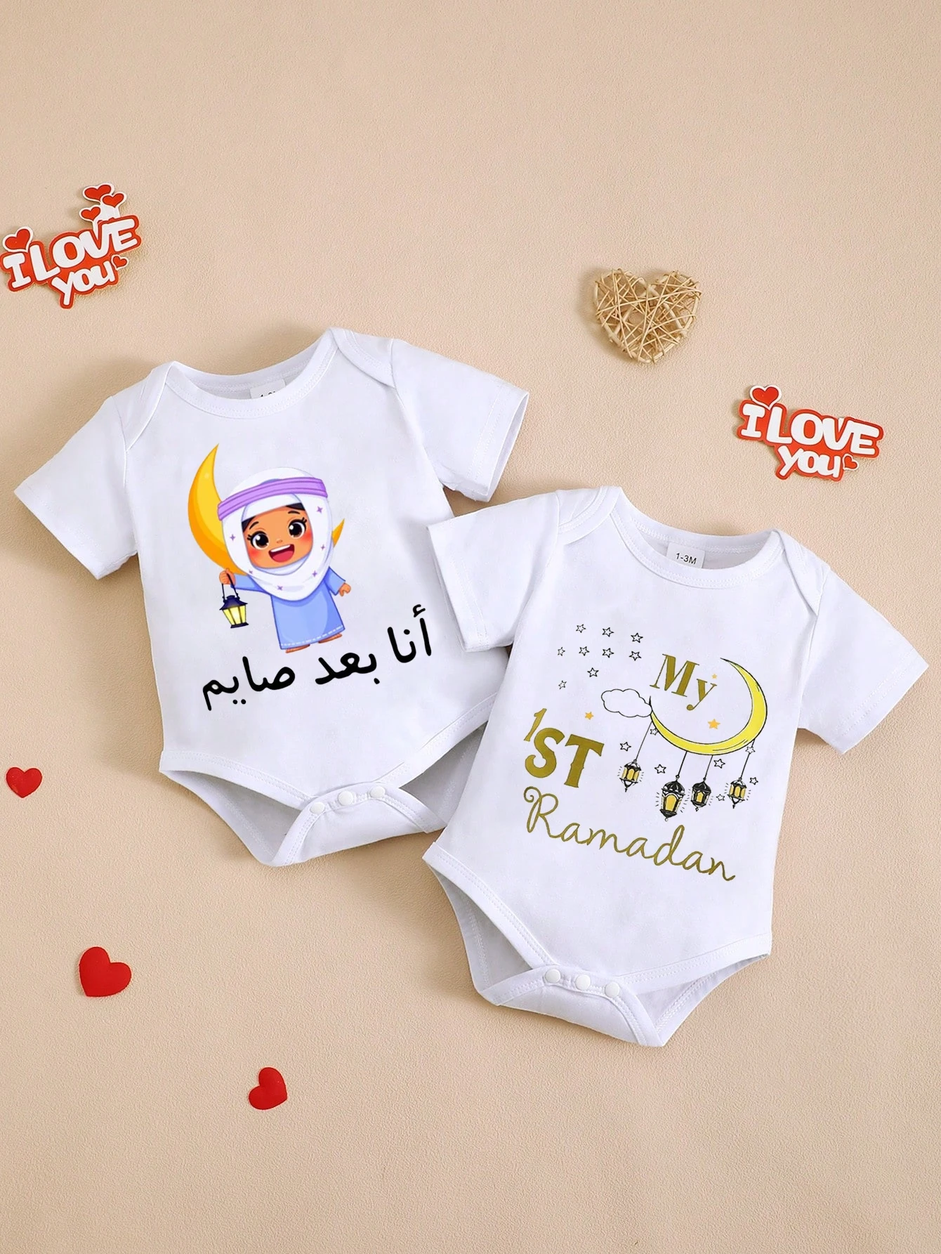 Infant Short-Sleeved Romper Two-Piece Set, Featuring Fashionable Cartoon Moon Lantern and Arabic Text Print, with Hidden Snap Buttons at the Crotch for Easy Putting on and Taking Off, Loose Fit Suitable for Newborns for Holiday Wear, Daily Outings, and Commemorative Photo Shoots.