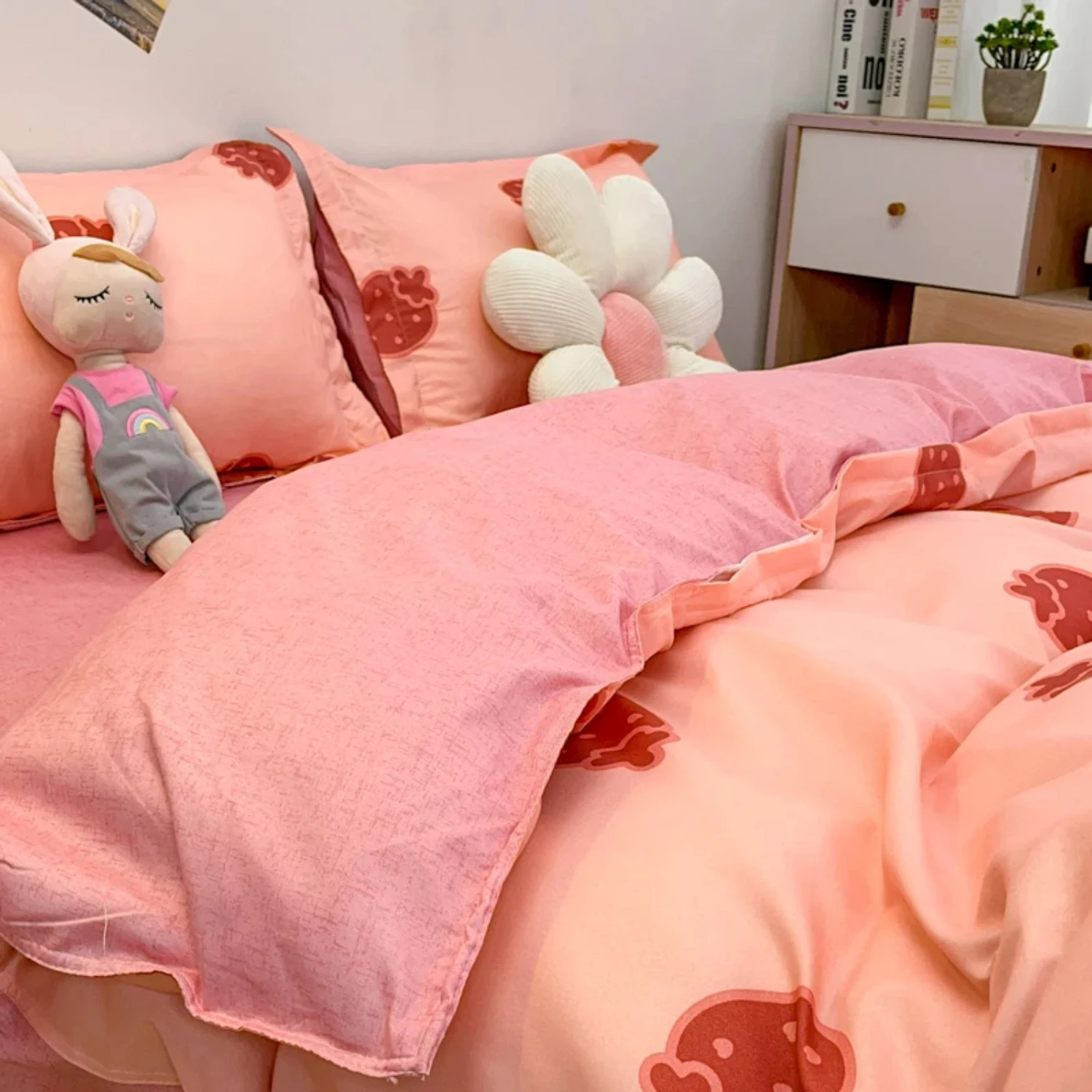 Kawaii Strawberry Bedding Set INS Duvet Cover Single Double Size Comforter Cover Bed Sheet  Child  Girls  Textiles