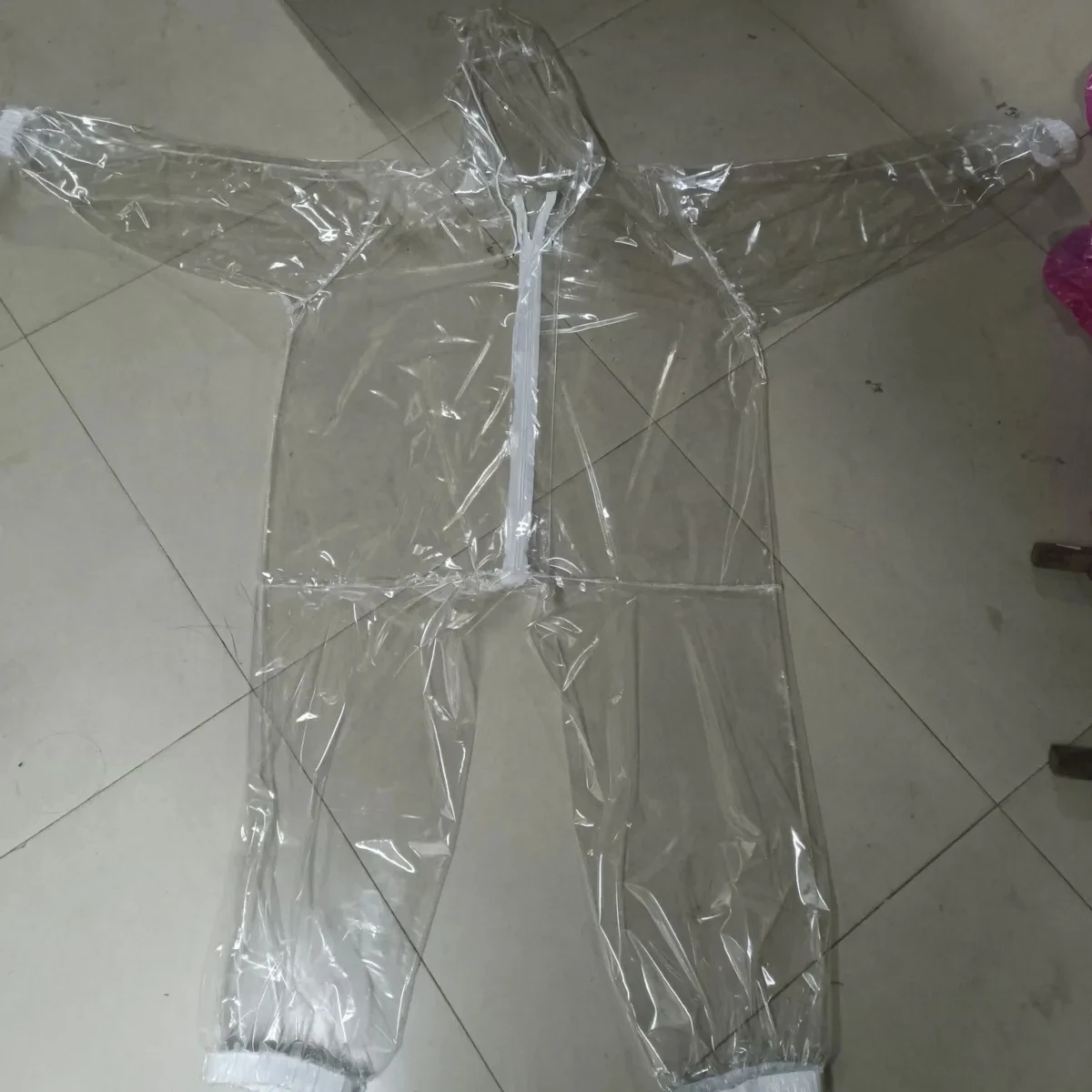 Sexy Hazmat Suit: Şeffaf ve Tarzlı DJ Parti Kıyafetleri Neden Popüler?