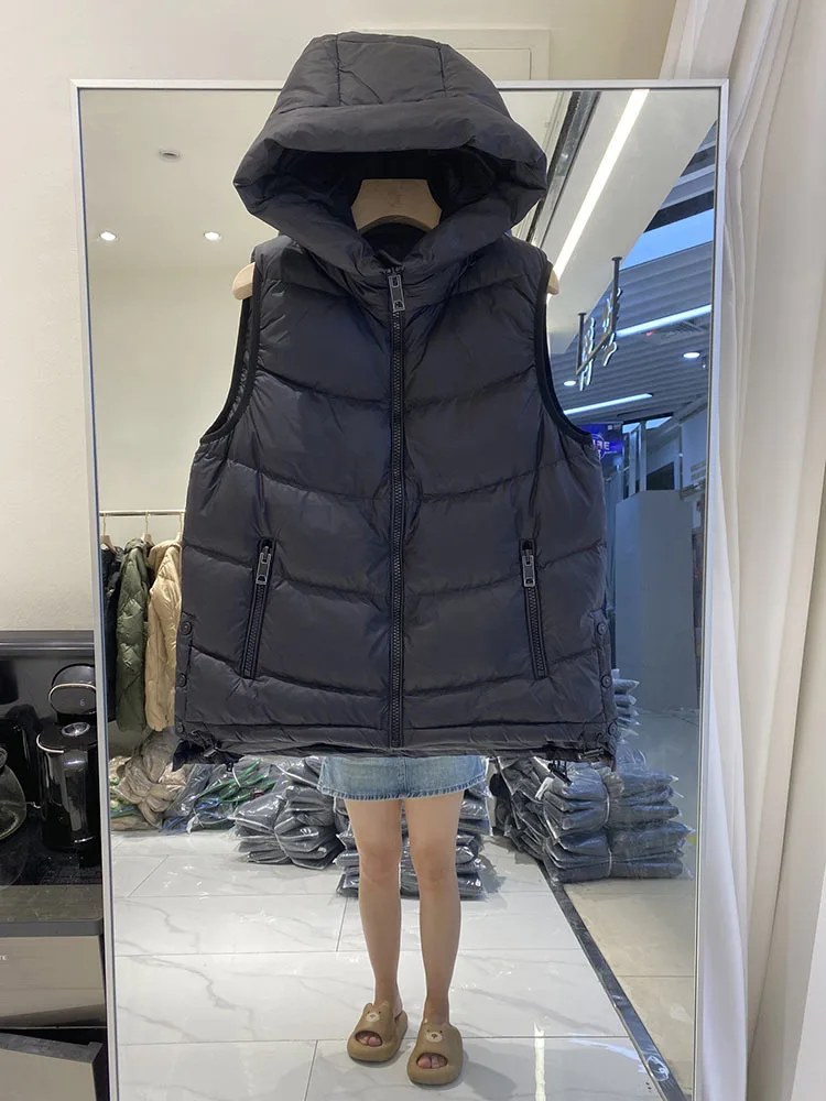 

2023 Autumn Winter Luxury Hooded Short Split Puffer Sleeveless Vest Women Loose Fit Lightweight Warm Duck Down Waistcoat