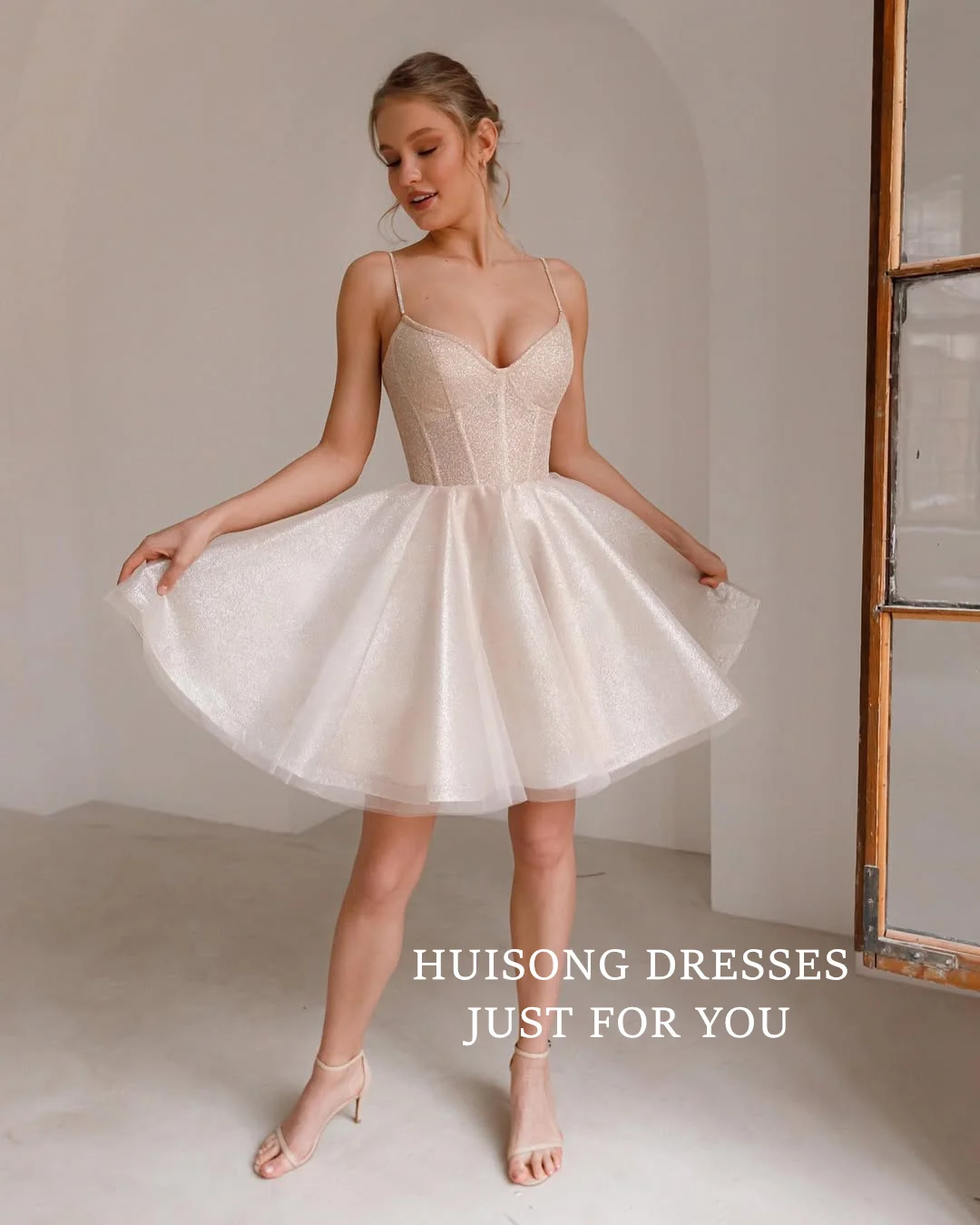 

HUISONG Customized Glitter Tulle Short Wedding Dresses Spaghetti Straps Sleeveless Mini Bridals Gowns vestidos de novia