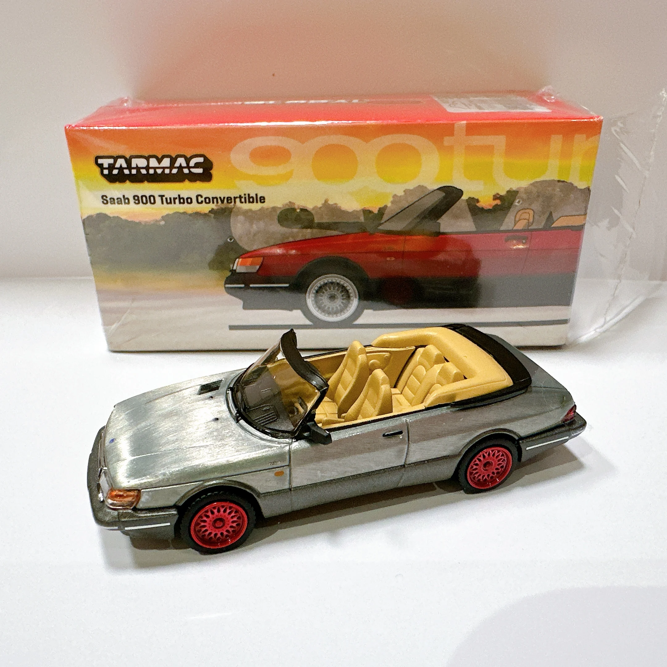 

Tarmac Works *CHASE * 1:64 Saab 900 Turbo Convertible Red, литая под давлением модель автомобиля, коллекция игрушек