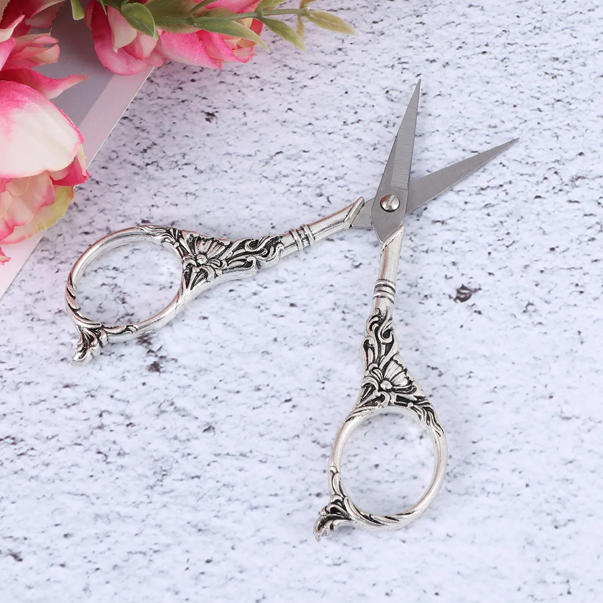 

1pc Style Sewing Scissors Stainless Steel Lightweight Ergonomic Handle For Fabric Cutting Lily Pattern Thread